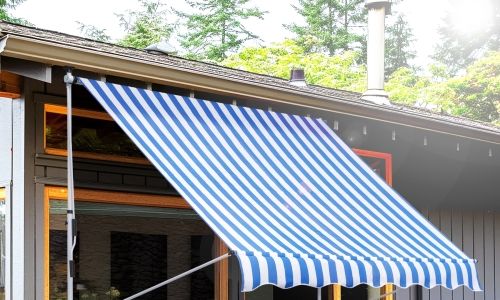 Stores bannes à bras articulés